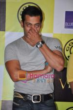 Salman Khan at Gold_s Gym and Veer Strength Challenge in Mumbai on 21st Jan 2010-1 (9).JPG